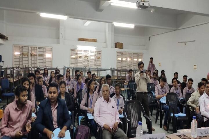 Shri BL Parikh College of BBA campus in Palanpur, Gujarat, India — photo 4