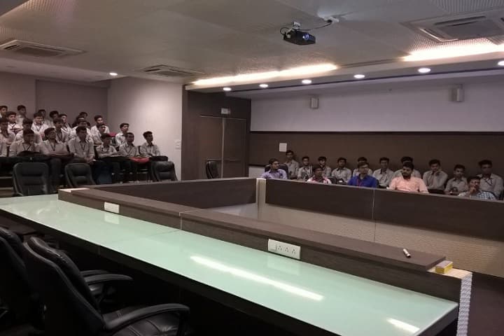 Mahavir Swami College of Polytechnic campus in Surat, Gujarat, India — photo 3