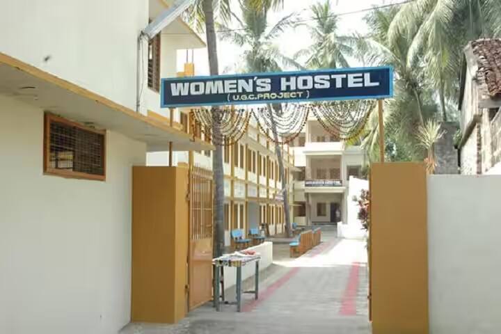Sri Yerramilli Narayanamurthy College campus in West Godavari, Andhra Pradesh, India — photo 3