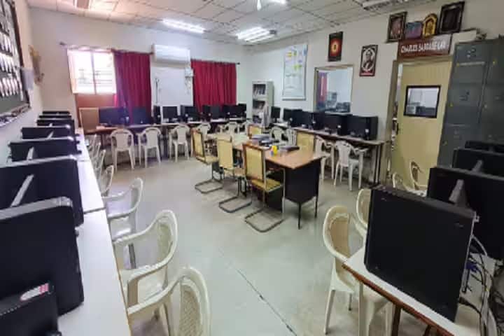 Sri Yerramilli Narayanamurthy College campus in West Godavari, Andhra Pradesh, India — photo 4