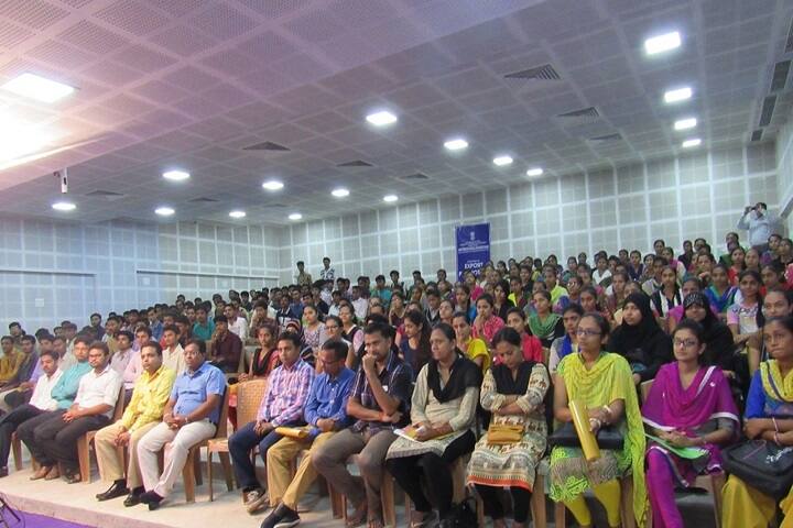 Shree HK Parekh BBA College campus in Rajkot, Gujarat, India — photo 4