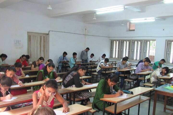 Shree HK Parekh BBA College campus in Rajkot, Gujarat, India — photo 5