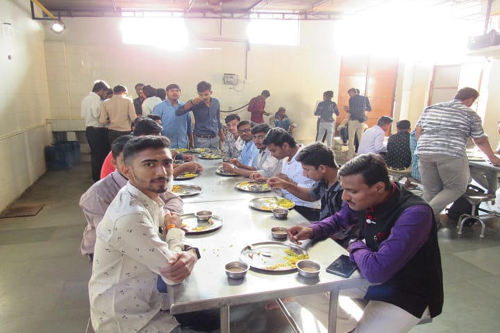 Shree HK Parekh BBA College campus in Rajkot, Gujarat, India — photo 6