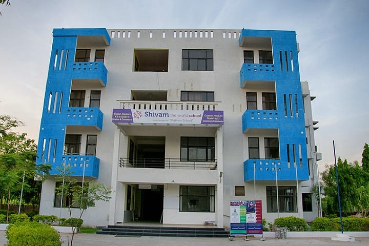 Shivam Institute of Management campus in Vapi, Gujarat, India — photo 1