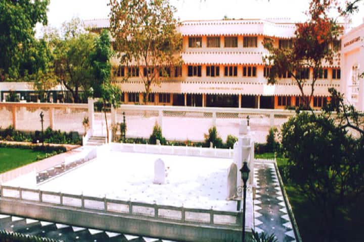 Kamala Nehru Polytechnic Pharmacy campus in Aurangabad, Maharashtra, India — photo 1