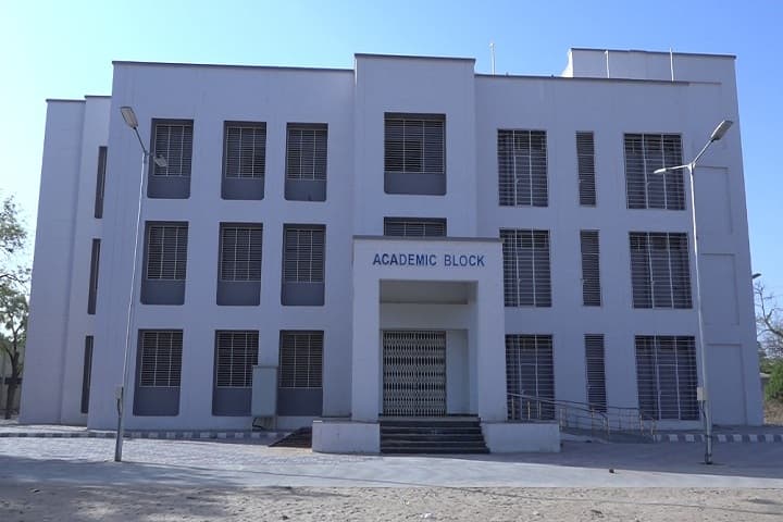 Kilachand Devchand Polytechnic campus in Patan, Gujarat, India — photo 2