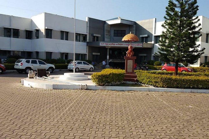 Late Kedari Redekar Ayurvedic Mahavidyalaya campus in Gadhinglaj, Maharashtra, India — photo 1