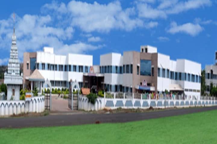 Late Kedari Redekar Ayurvedic Mahavidyalaya campus in Gadhinglaj, Maharashtra, India — photo 2