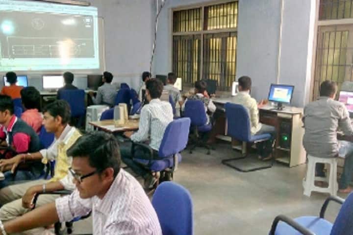Government Polytechnic campus in Jamnagar, Gujarat, India — photo 4