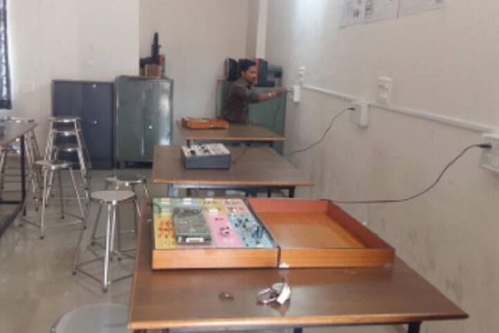 Government Polytechnic campus in Jamnagar, Gujarat, India — photo 6