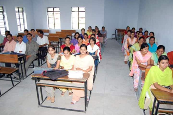 Bhausaheb Mulak Ayurved Mahavidhyalaya and Medical And Science Research Hospital campus in Nagpur, Maharashtra, India — photo 2