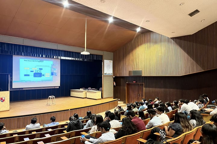 Institute of Commerce campus in Ahmedabad, Gujarat, India — photo 5