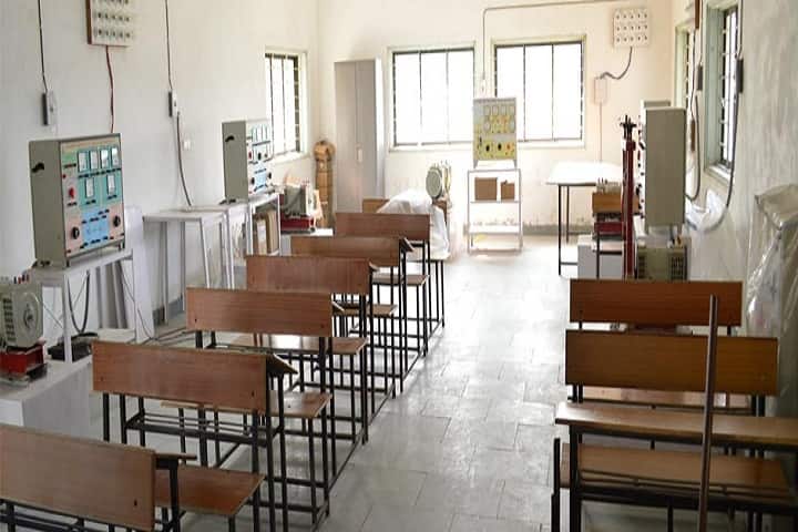 Jayvantrai Harrai Desai Polytechnic campus in Surat, Gujarat, India — photo 2