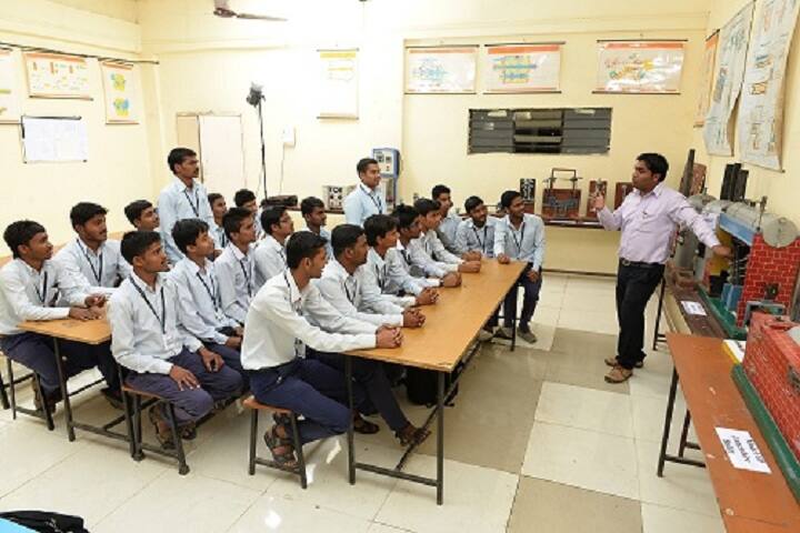 Jaihind Polytechnic campus in Pune, Maharashtra, India — photo 3