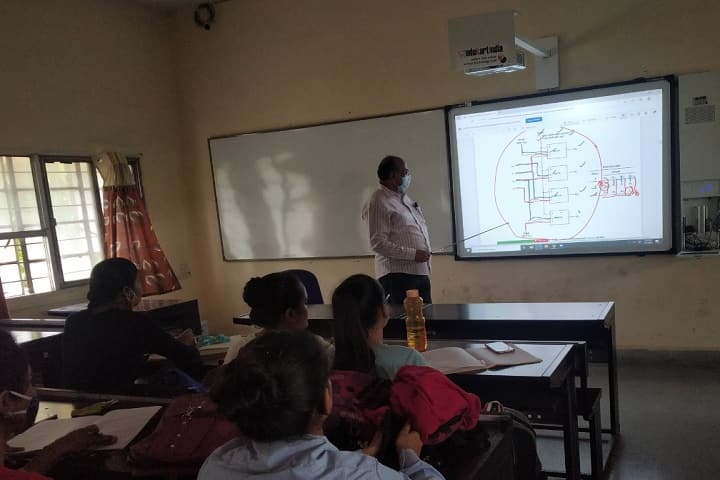 Indore Women's Polytechnic College campus in Indore, Madhya Pradesh, India — photo 4