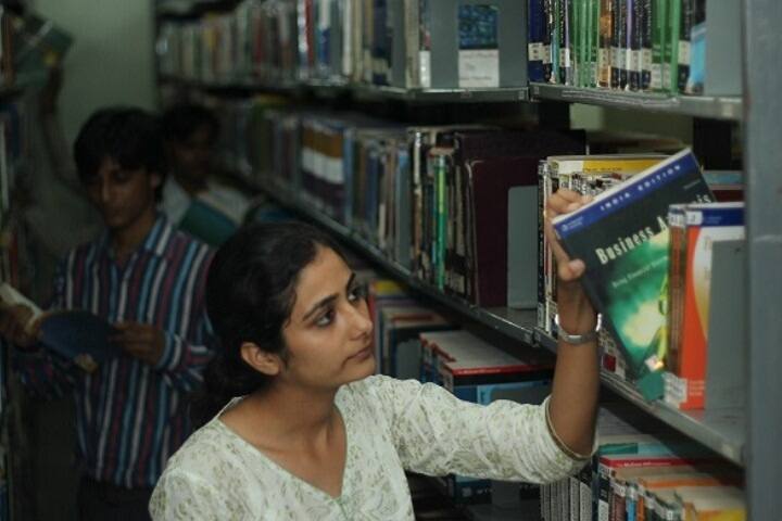 SK Patel Institute of Management and Computer Studies campus in Gandhinagar, Gujarat, India — photo 3