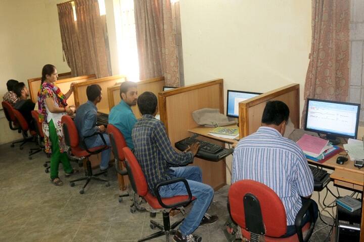 Kheda Arts and Commerce College campus in Kheda, Gujarat, India — photo 3