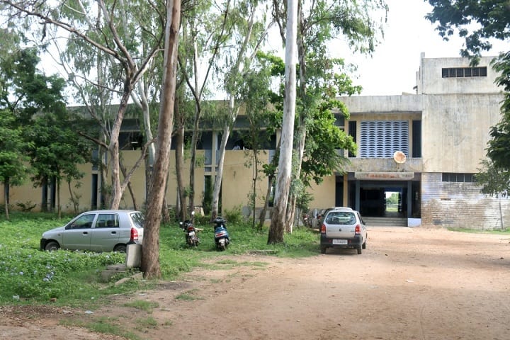 Kheda Arts and Commerce College campus in Kheda, Gujarat, India — photo 6