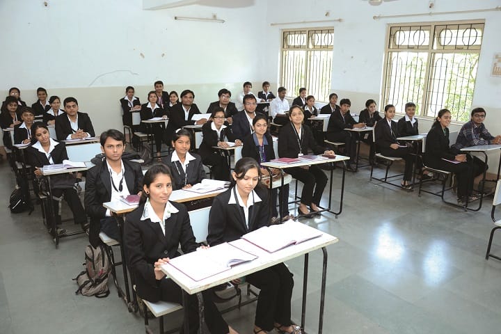 Shri Gosar Hansraj Gosrani Commerce English Medium and Shri DD Nagda BBA College campus in Jamnagar, Gujarat, India — photo 2