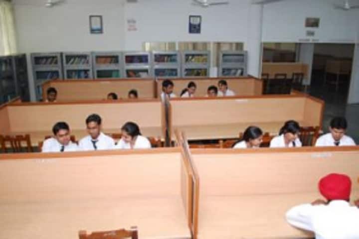 Jan Nayak Ch Devi Lal Dental College campus in Sirsa, Haryana, India — photo 2