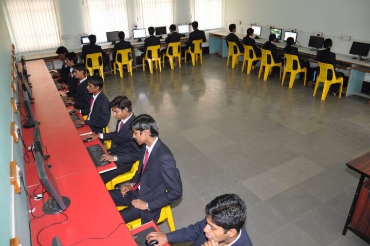 Sanmati Shikshan Sahakari Samiti's College of Business Administration campus in Nehru Nagar, Karnataka, India — photo 5
