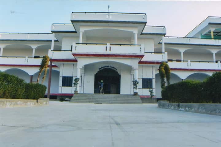 Trilok Singh Mahavidyalaya campus in Laxmangarh, Rajasthan, India — photo 1
