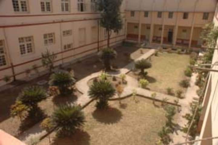 J and J College of Science campus in Nadiad, Gujarat, India — photo 2