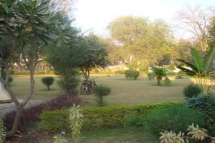 J and J College of Science campus in Nadiad, Gujarat, India — photo 4