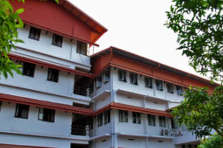 Poomulli Neelakandan Namboodiripad Memorial Ayurveda Medical College campus in Shoranur, Kerala, India — photo 1