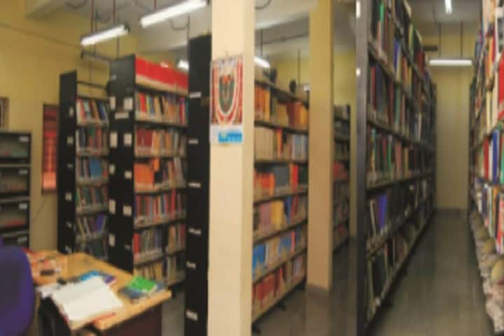 Poomulli Neelakandan Namboodiripad Memorial Ayurveda Medical College campus in Shoranur, Kerala, India — photo 4
