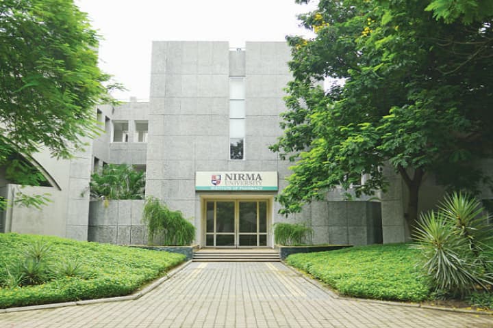 Institute of Pharmacy campus in Ahmedabad, Gujarat, India — photo 1
