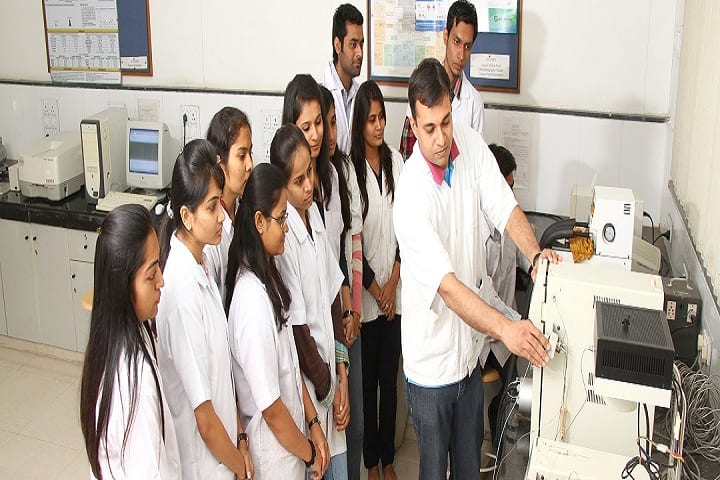 Institute of Pharmacy campus in Ahmedabad, Gujarat, India — photo 4