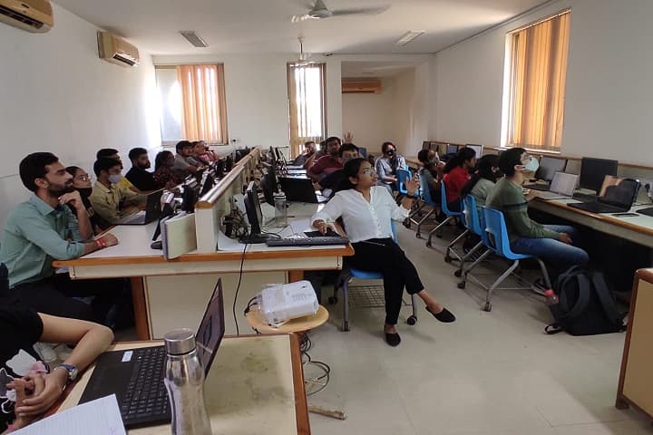 Institute of Pharmacy campus in Ahmedabad, Gujarat, India — photo 5
