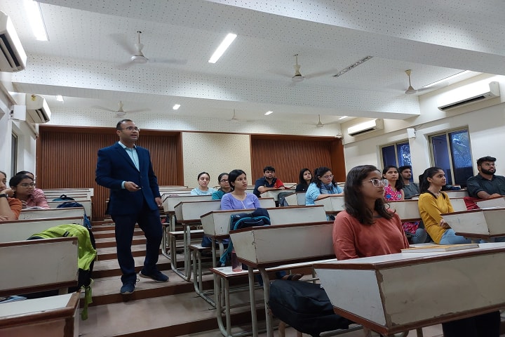 Institute of Pharmacy campus in Ahmedabad, Gujarat, India — photo 6