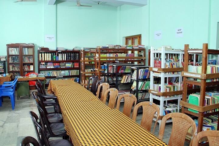 Mannam Ayurveda Co-Operative Medical College campus in Pandalam, Kerala, India — photo 4