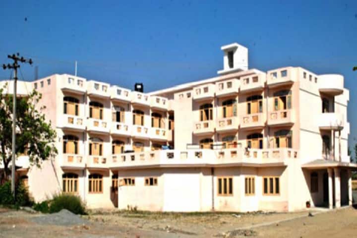 Beehive College of Advance Studies campus in Dehradun, Uttarakhand, India — photo 6
