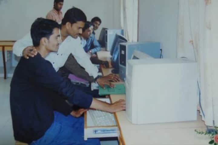 Kalikadevi Arts Commerce and Science College campus in Shirur, Maharashtra, India — photo 3