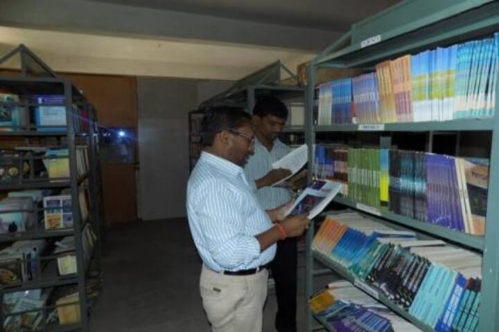Kalikadevi Arts Commerce and Science College campus in Shirur, Maharashtra, India — photo 4