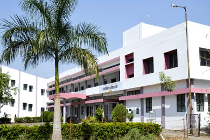 Priyadarshini Mahila Mahavidyalaya campus in Wardha, Maharashtra, India — photo 1