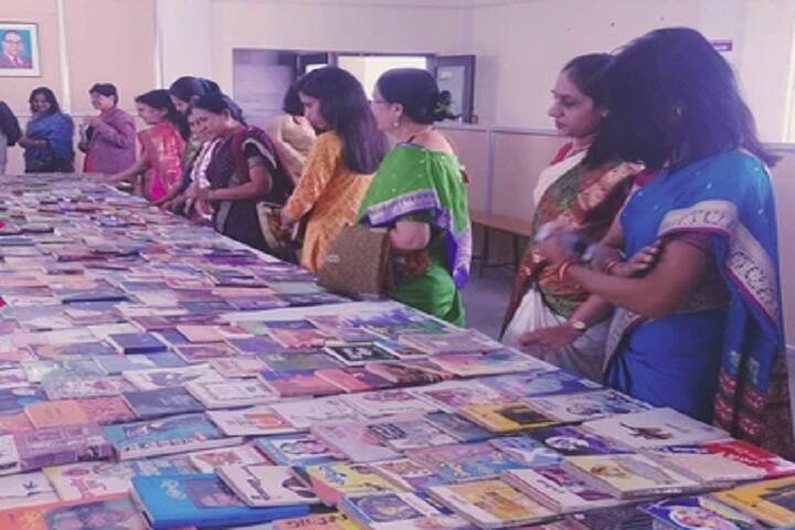 Priyadarshini Mahila Mahavidyalaya campus in Wardha, Maharashtra, India — photo 3