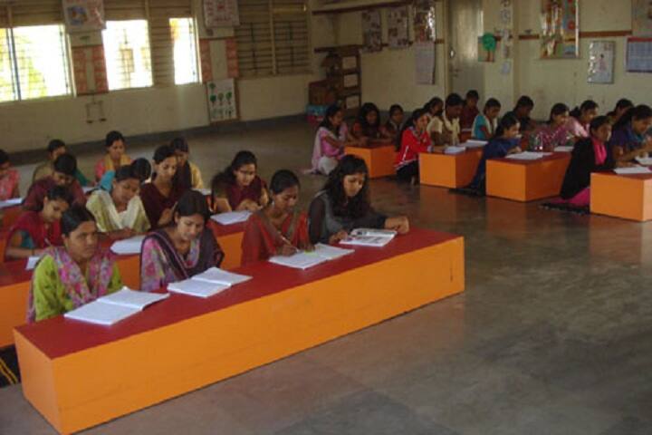 Shreemati Ratnaprabhadevi Mohite Patil College of Home Science for Women campus in Solapur, Maharashtra, India — photo 1