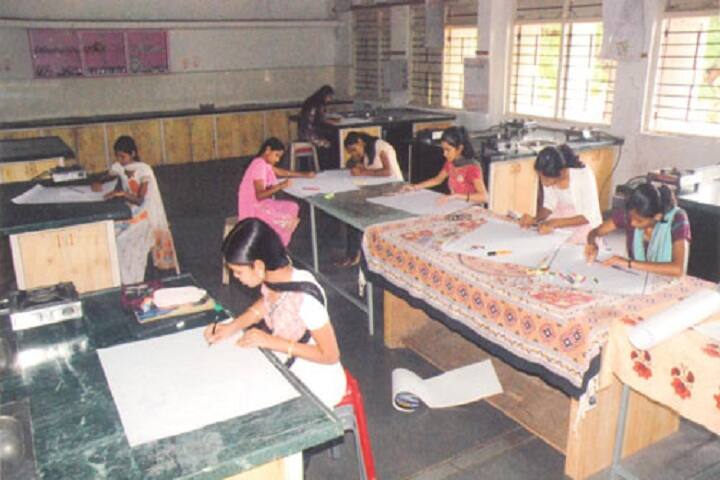 Shreemati Ratnaprabhadevi Mohite Patil College of Home Science for Women campus in Solapur, Maharashtra, India — photo 5