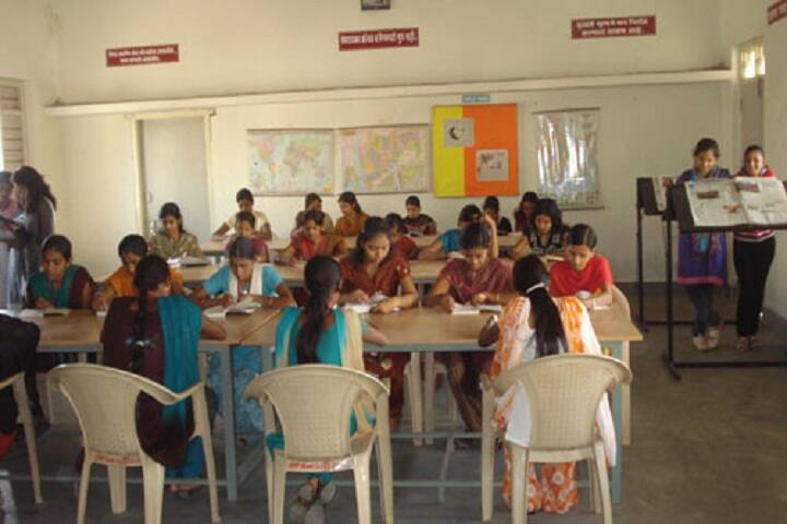 Shreemati Ratnaprabhadevi Mohite Patil College of Home Science for Women campus in Solapur, Maharashtra, India — photo 6