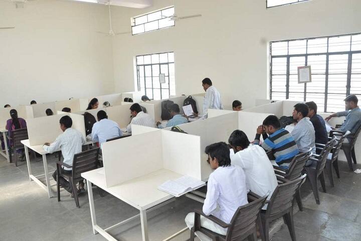 Vitthalrao Shinde Arts College campus in Solapur, Maharashtra, India — photo 5