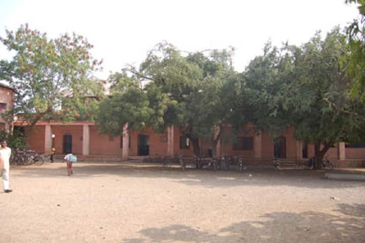 MHM Arts and Commerce College campus in Solapur, Maharashtra, India — photo 1