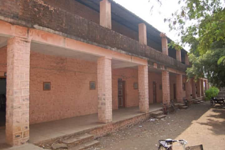 MHM Arts and Commerce College campus in Solapur, Maharashtra, India — photo 2