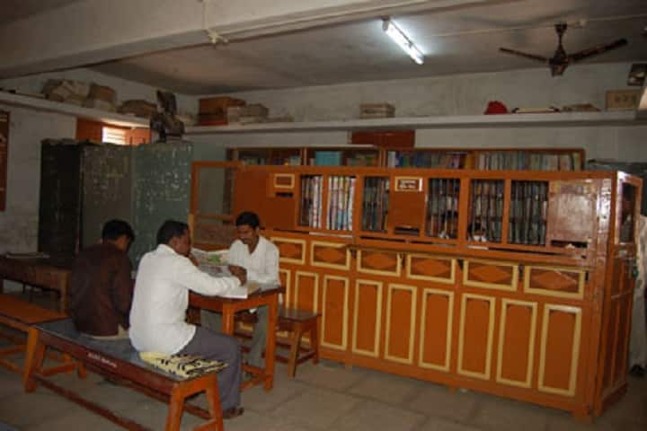 MHM Arts and Commerce College campus in Solapur, Maharashtra, India — photo 5