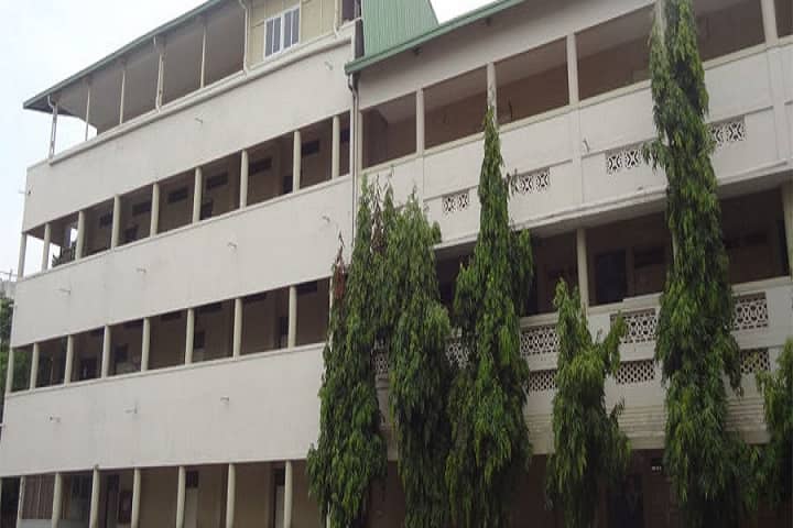 Smt Ushaben Chandrakant Thakar Women's College campus in Nagpur, Maharashtra, India — photo 1