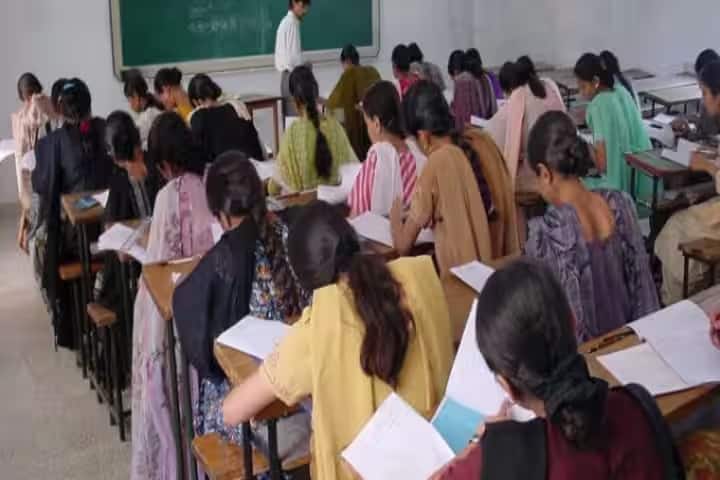 Yogiji Maharaj Mahavidyalaya Mahila Arts And Commerce College campus in Dhari, Gujarat, India — photo 5