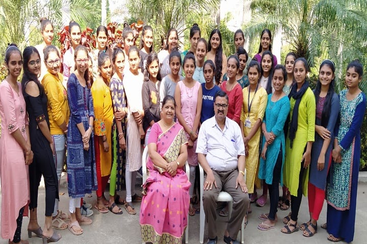 Yogiji Maharaj Mahavidyalaya Mahila Arts And Commerce College campus in Dhari, Gujarat, India — photo 6